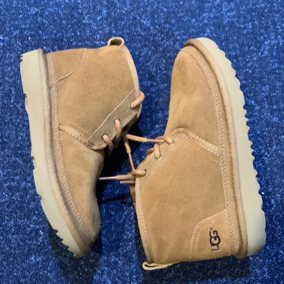 Kid’s UGG Boots size 2 Chestnut color - Picture 5 of 5
